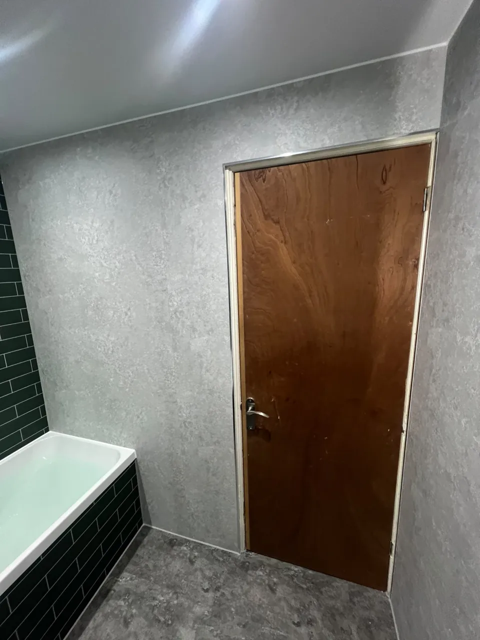 Fitted bath end beside the bathroom doorway